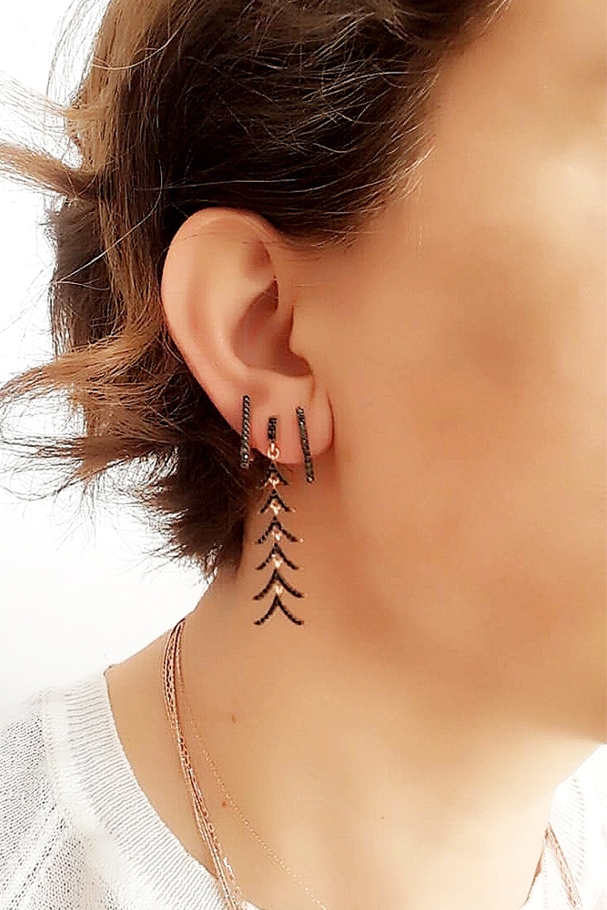 OK SALLANTILI SİYAH ZİRKON TAŞLI KÜPE