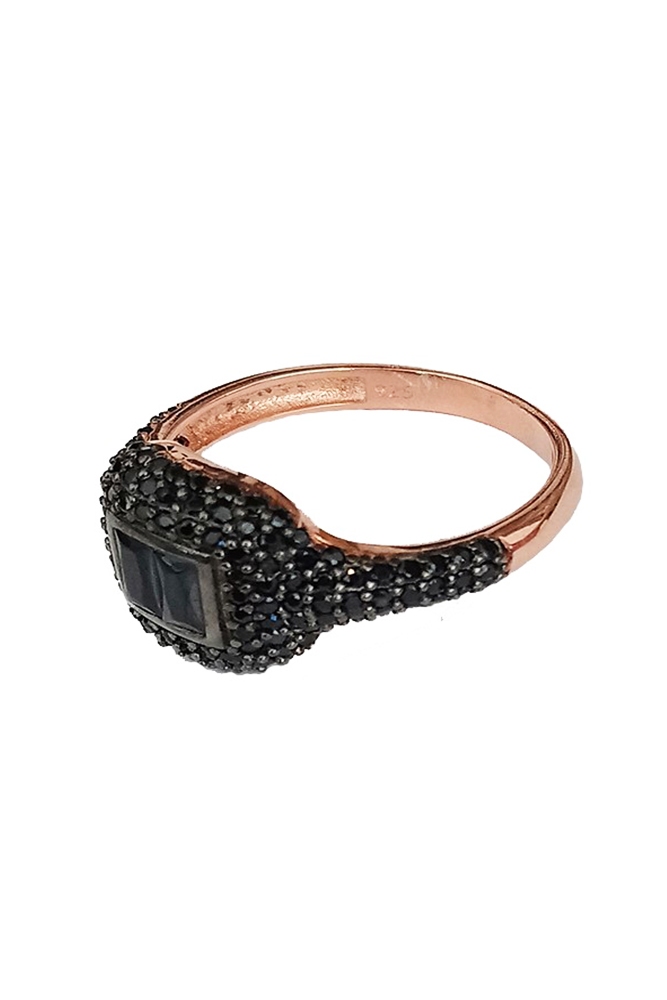 SİYAH TAŞLI KARE YÜZÜK